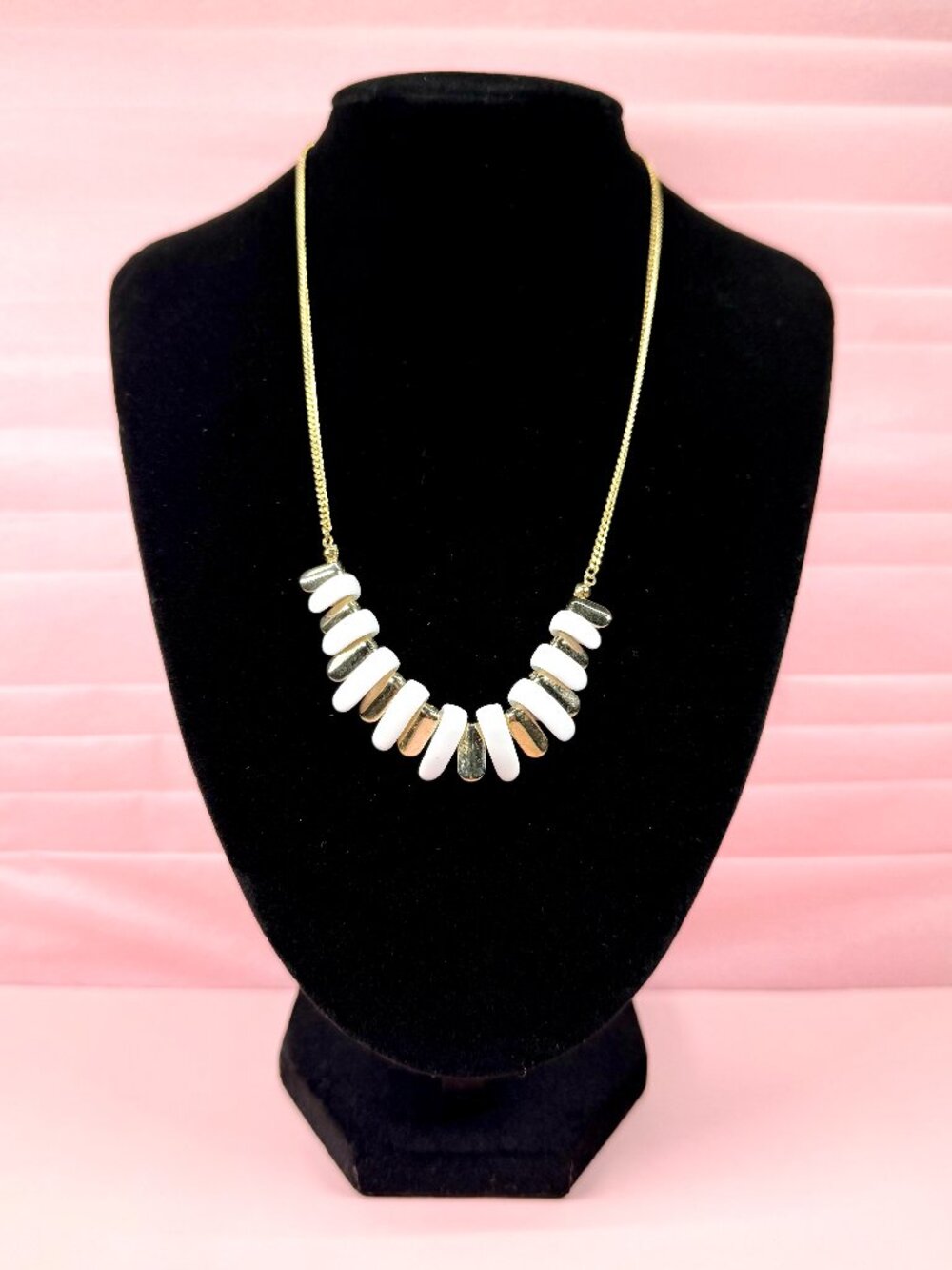 1980s Vintage Avon "The Bermuda" Gold Tone and White Beads 15" Necklace